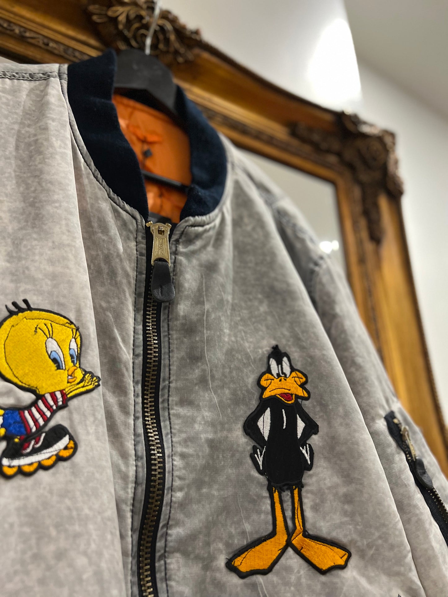 '90 Looney Tunes Bomber Jacket (L)