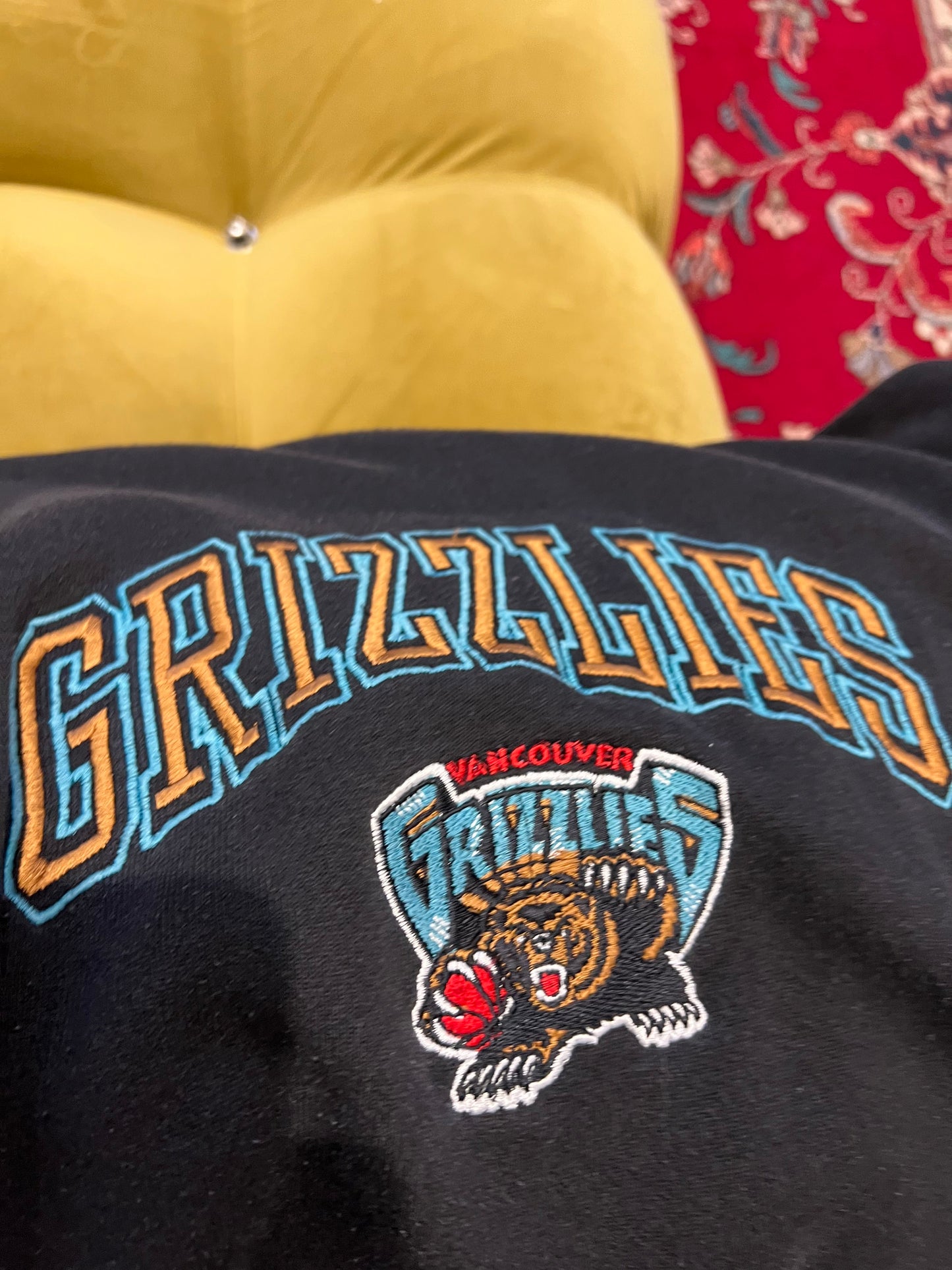 Vintage 90's Vancouver Grizzlies Crewneck Logo 7 (L)